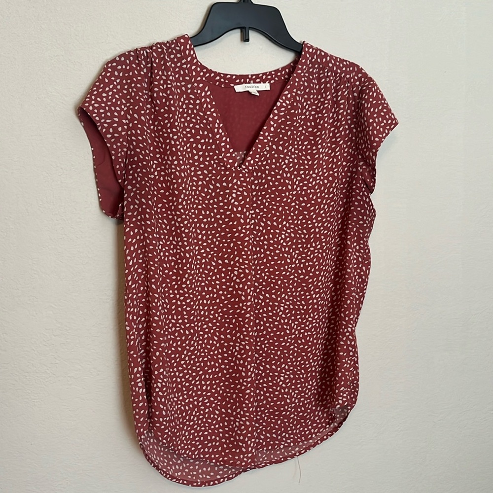 EUC L pink and white fun 2 fun short sleeve blouse